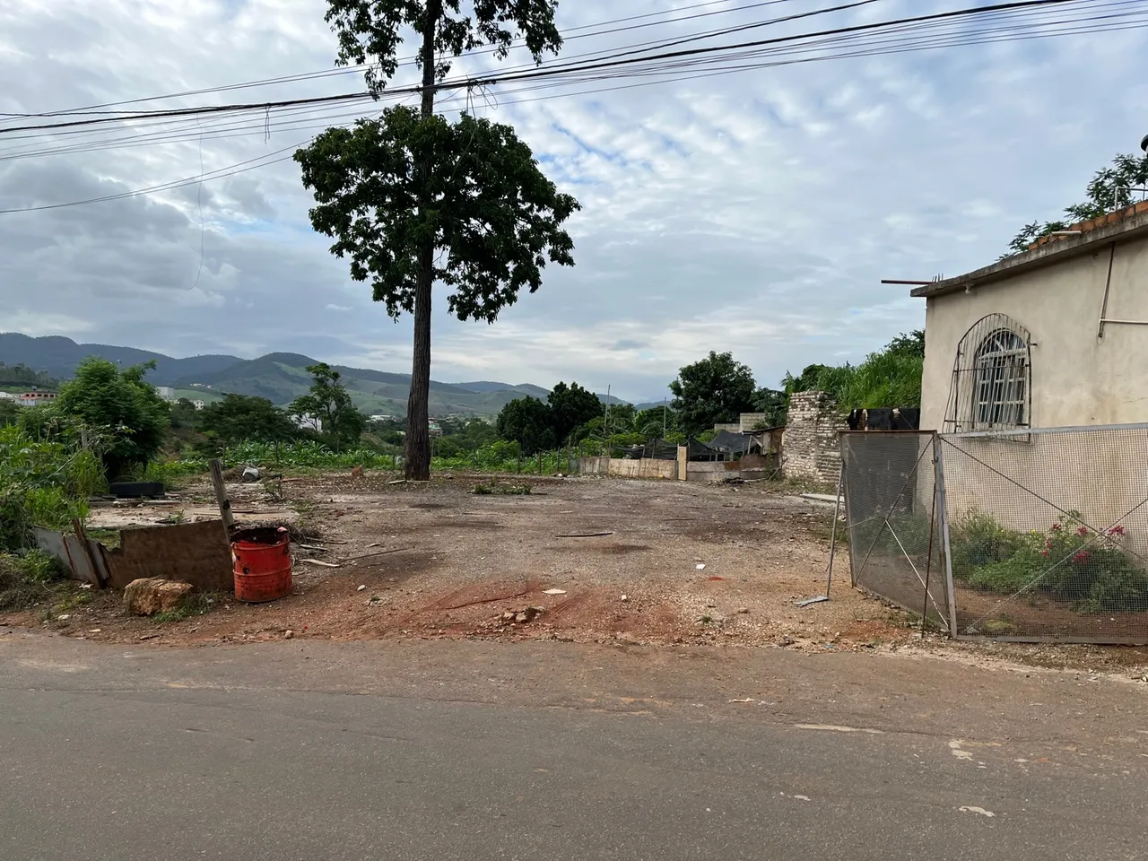 Terreno com Casa