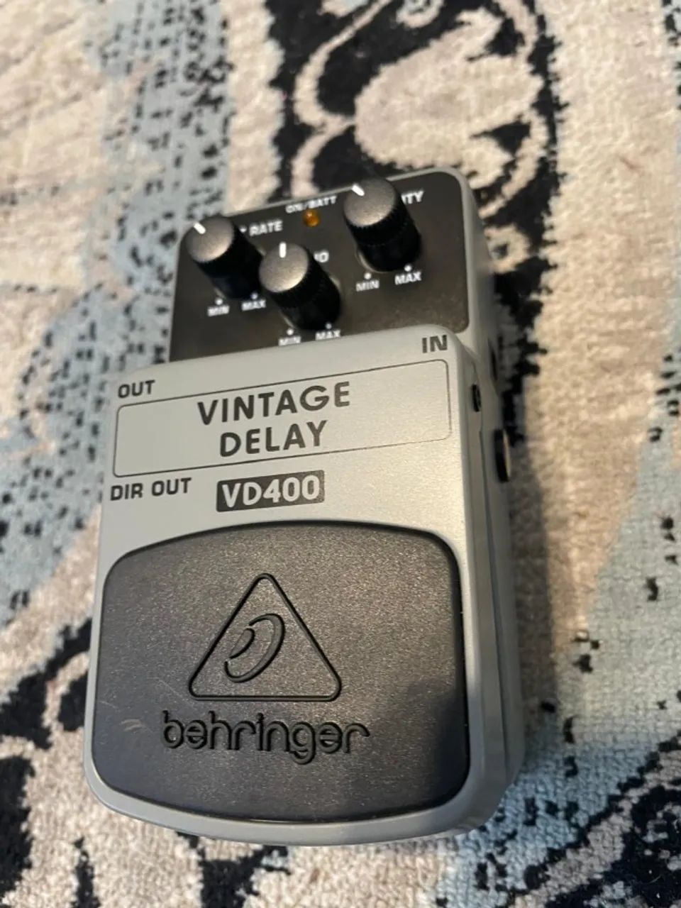 Pedal De Efeito Behringer Vintage Delay Vd400 Cinza