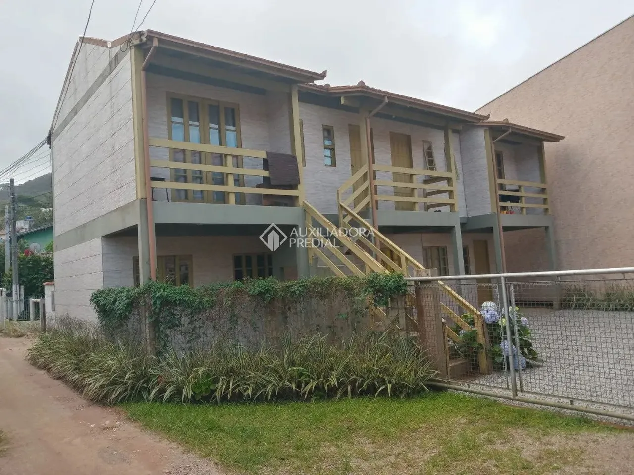 Prédio com 05 kitnets à venda na Lagoa da Conceição