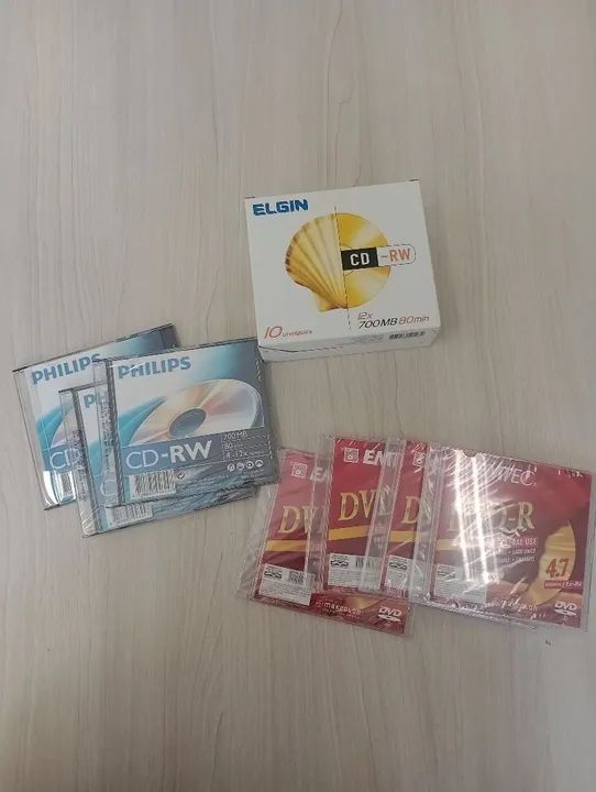 DVDs e CDs lacrados 