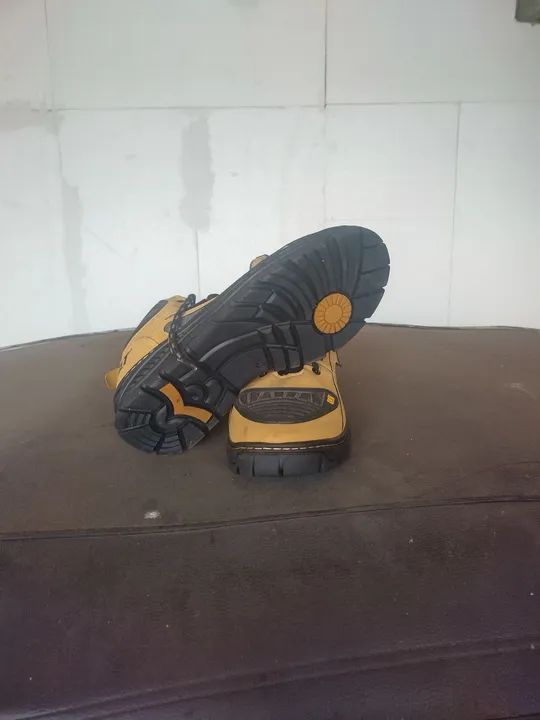 Botas para trilhas em montanhas ,número 41  valor $ 500 , não foram usadas  - Foto 2