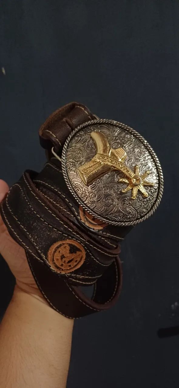 Cinto artesanal de Couro com Fivela Cowboy - Foto 4