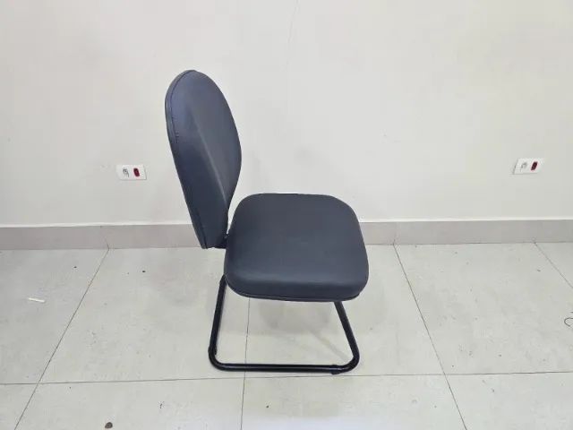 POLTRONA PRESIDENTE BASE FIXA - MUITO CONFORTAVEL 