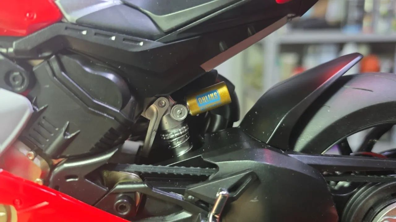 Motorcycle in 1/6 scale model Augusta with sound, acceleration, lights, and smoke64662101830786122