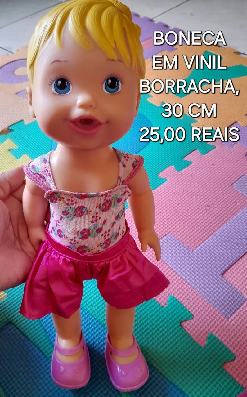 Boneca usadas excelente! A barby está nova na caixa