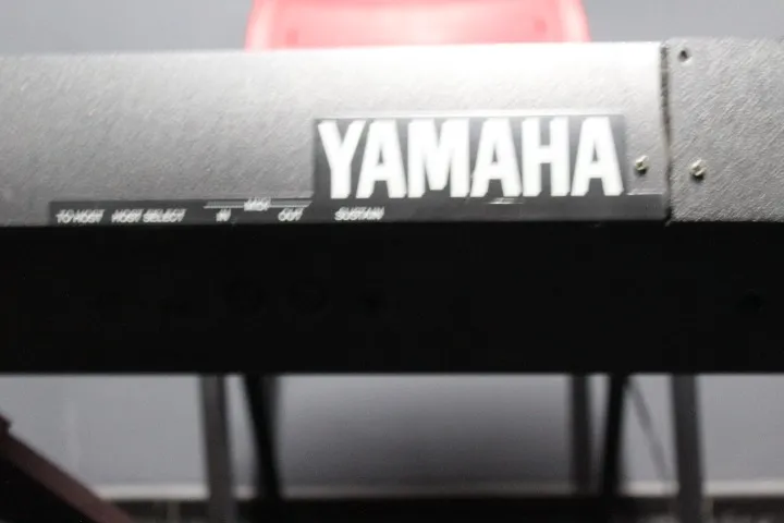 yamaha psr 2100