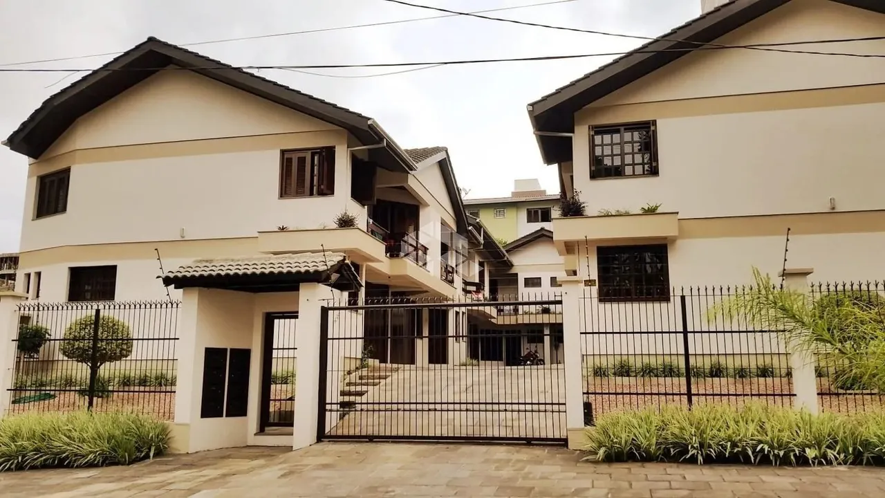 Sobrado duplex à venda no bairro Sagrada Família, Caxias do Sul