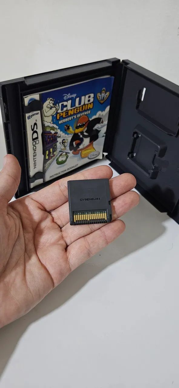 Jogo Club Penguin: Herbert's Revenge - Nintendo DS - Foto 5