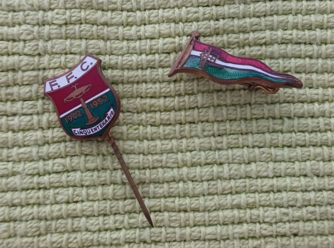 Lote 2 antigos broches do Fluminense FC - Alfinete de lapela  - Cinquentenário  - Foto 3