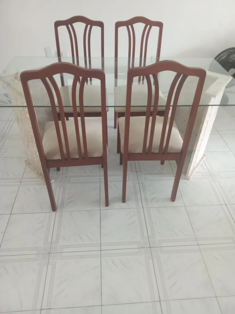 Mesa de vidro com 4 cadeiras - Foto 2