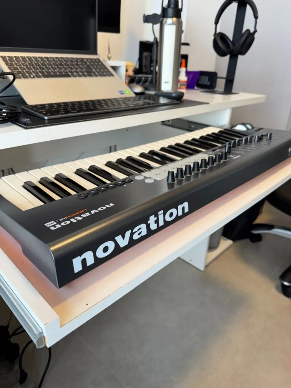 Controladora Novation Launchkey 49 MK2