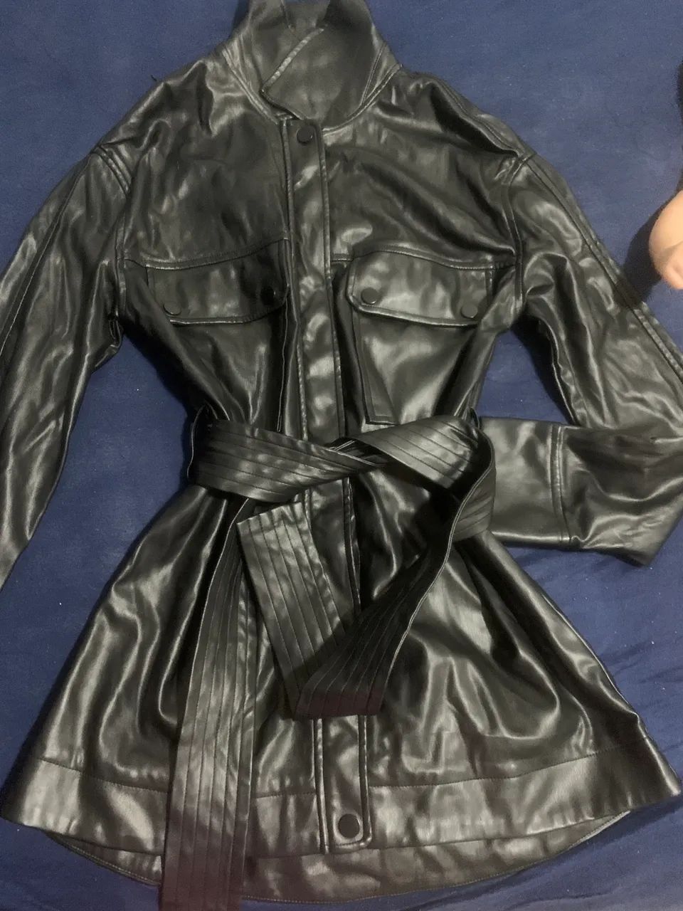 Jaqueta e vestido de couro, escova secadora 