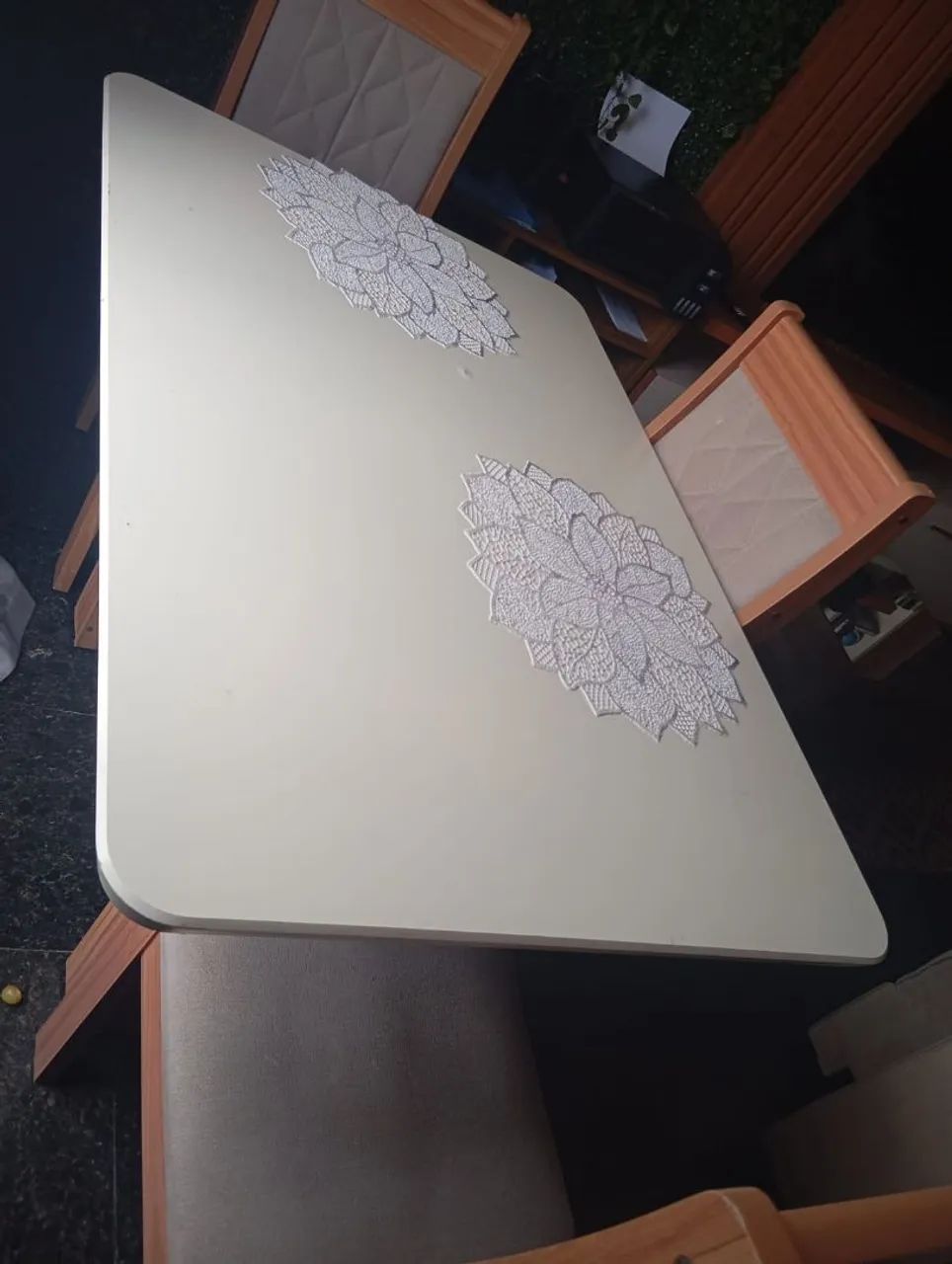Mesa com 3 cadeiras 