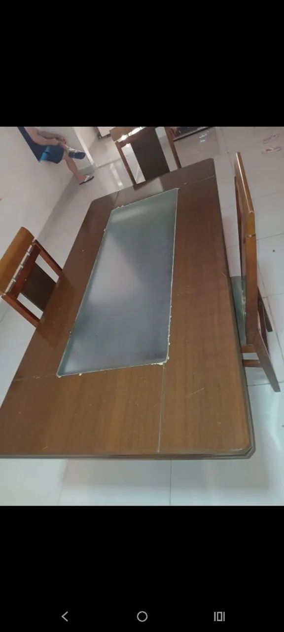 Mesa  de jantar com 4 cadeiras 