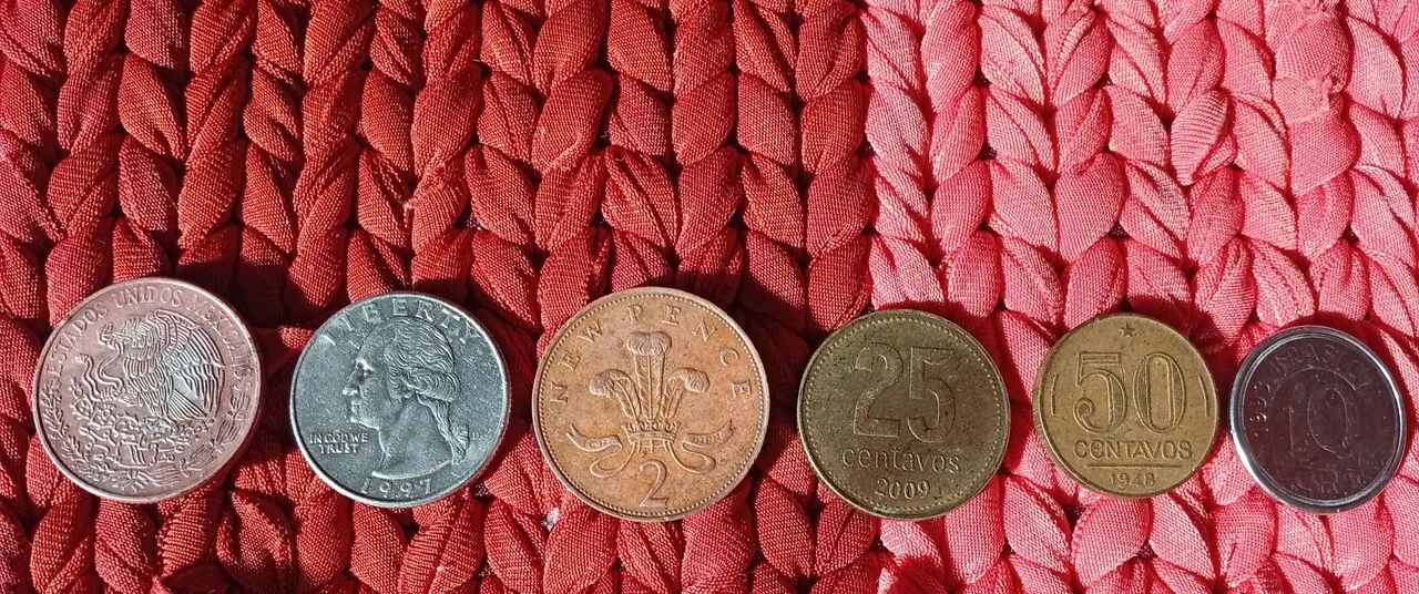 Moedas internacionais/nacionais antigas - Foto 2