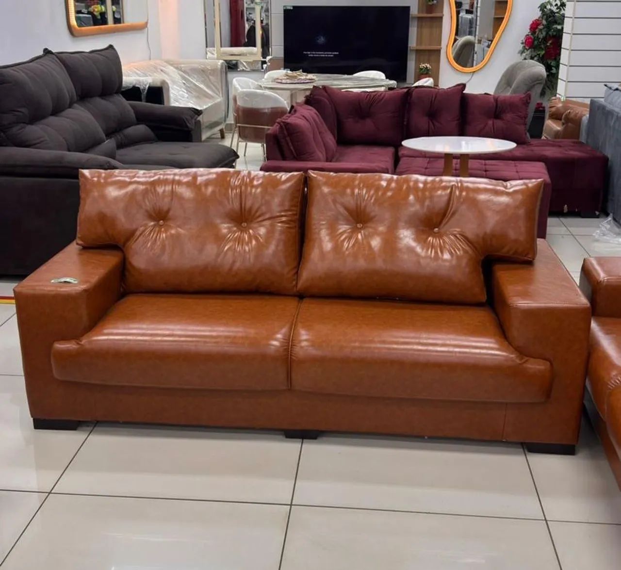 Vendo sofá de 3 lugares novo e lacrado 
