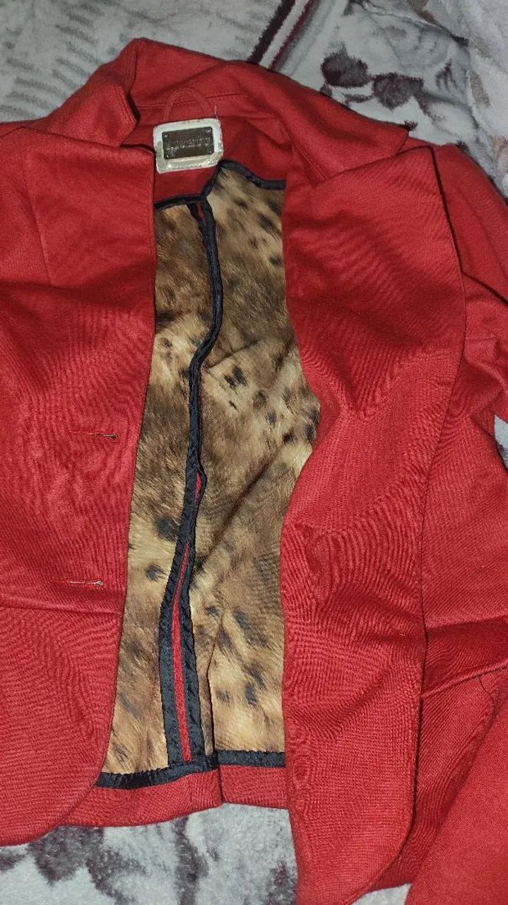 Blazer Vermelho com animal print interno - Foto 2