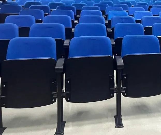 POLTRONAS PARA AUDITÓRIO E IGREJAS 