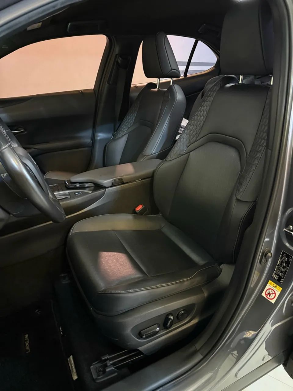 Lexus UX-250h Dynamic 2.0 16V Aut.(hybrid), foto 8 de 10