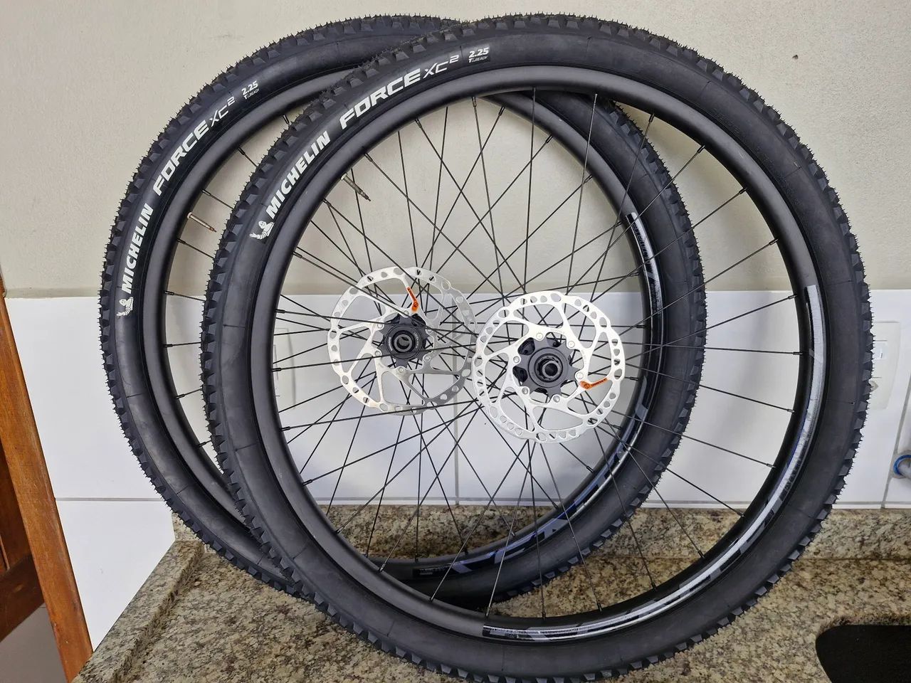 Rodas completas SENTEC tubless 29 - Foto 5