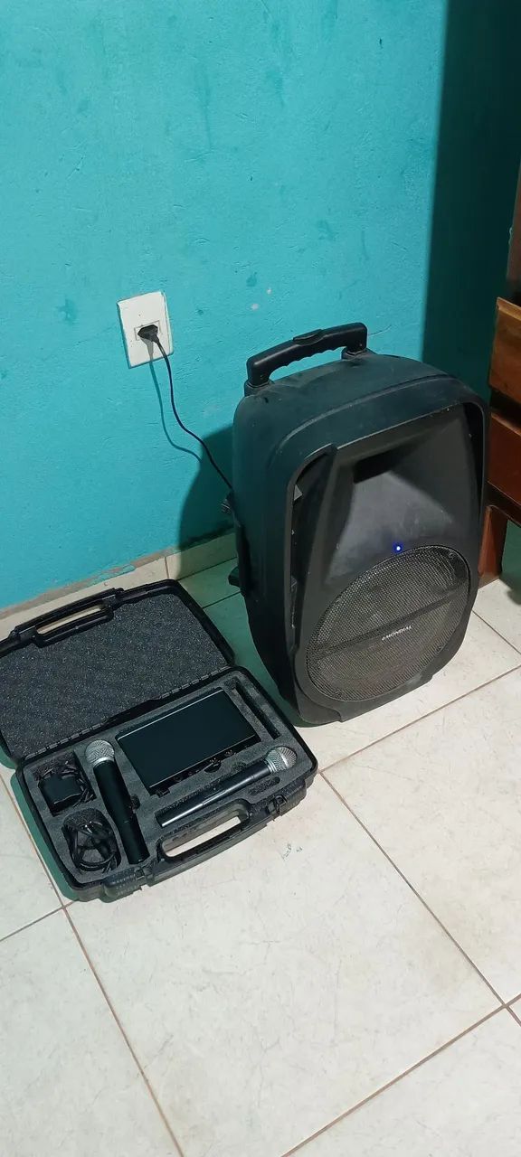 Caixa de som e microfones duplo