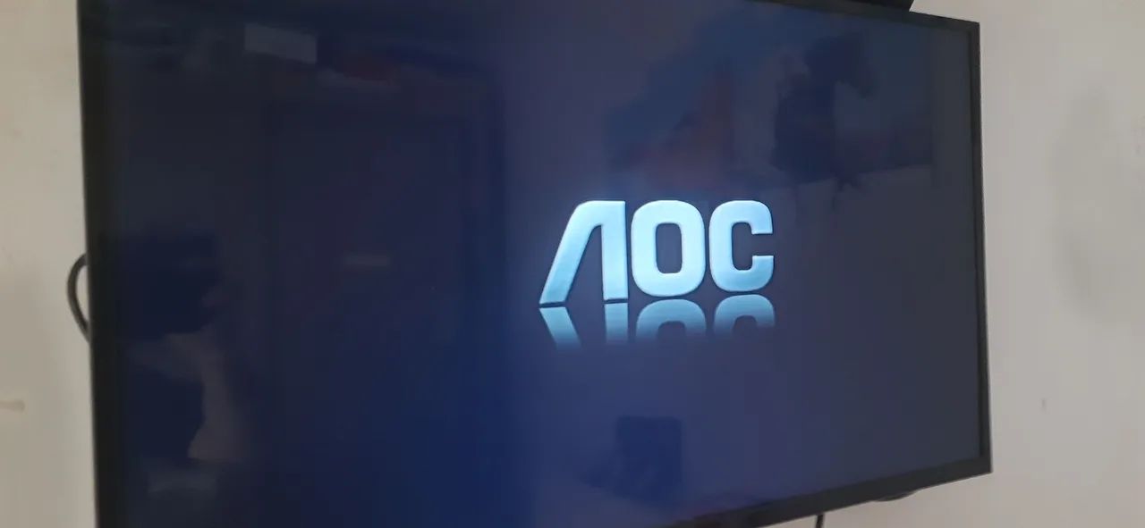 TV AOC Smart 32 polegadas completa! Pezinho+controle + suporte  em perfeito estado!<br> - Foto 2