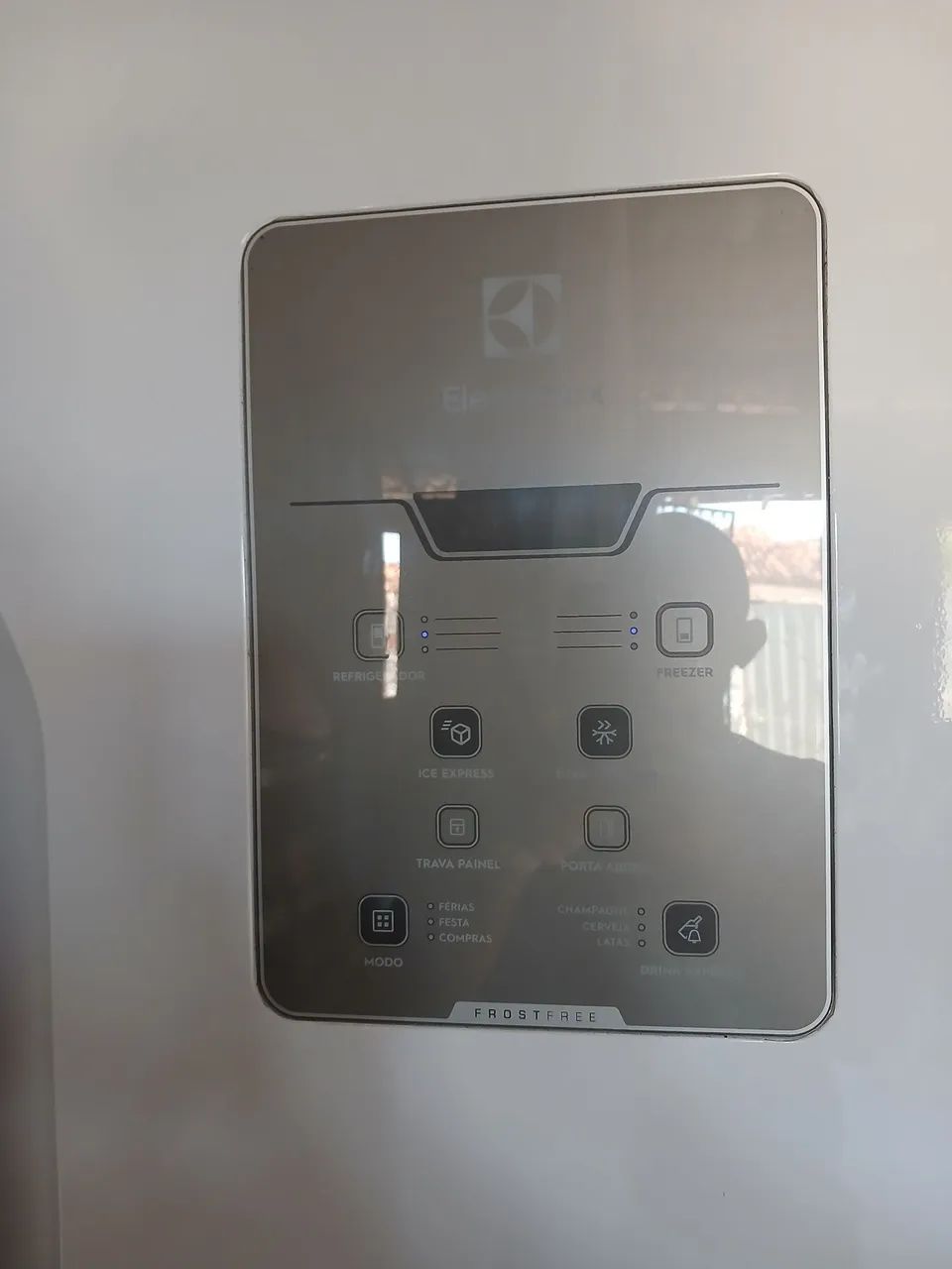 Geladeira electrolux inverse bem conservada