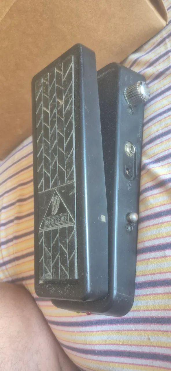 Pedal Behringer Hellbabe HB01 Wah Wah - Foto 2