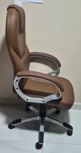 SOFA RETRATIL , UMA CAMA BOX DE SOLTEIRO MAISUMA CADEIRA EXECUTIVA - Foto 3