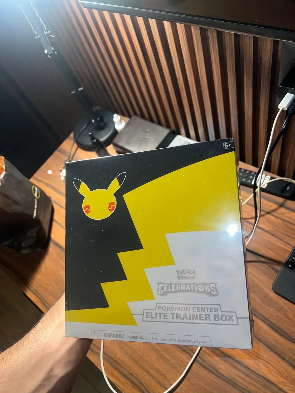 ETB Celebrations 25th anniversary - Edição do *Pokémon center*  - Foto 4