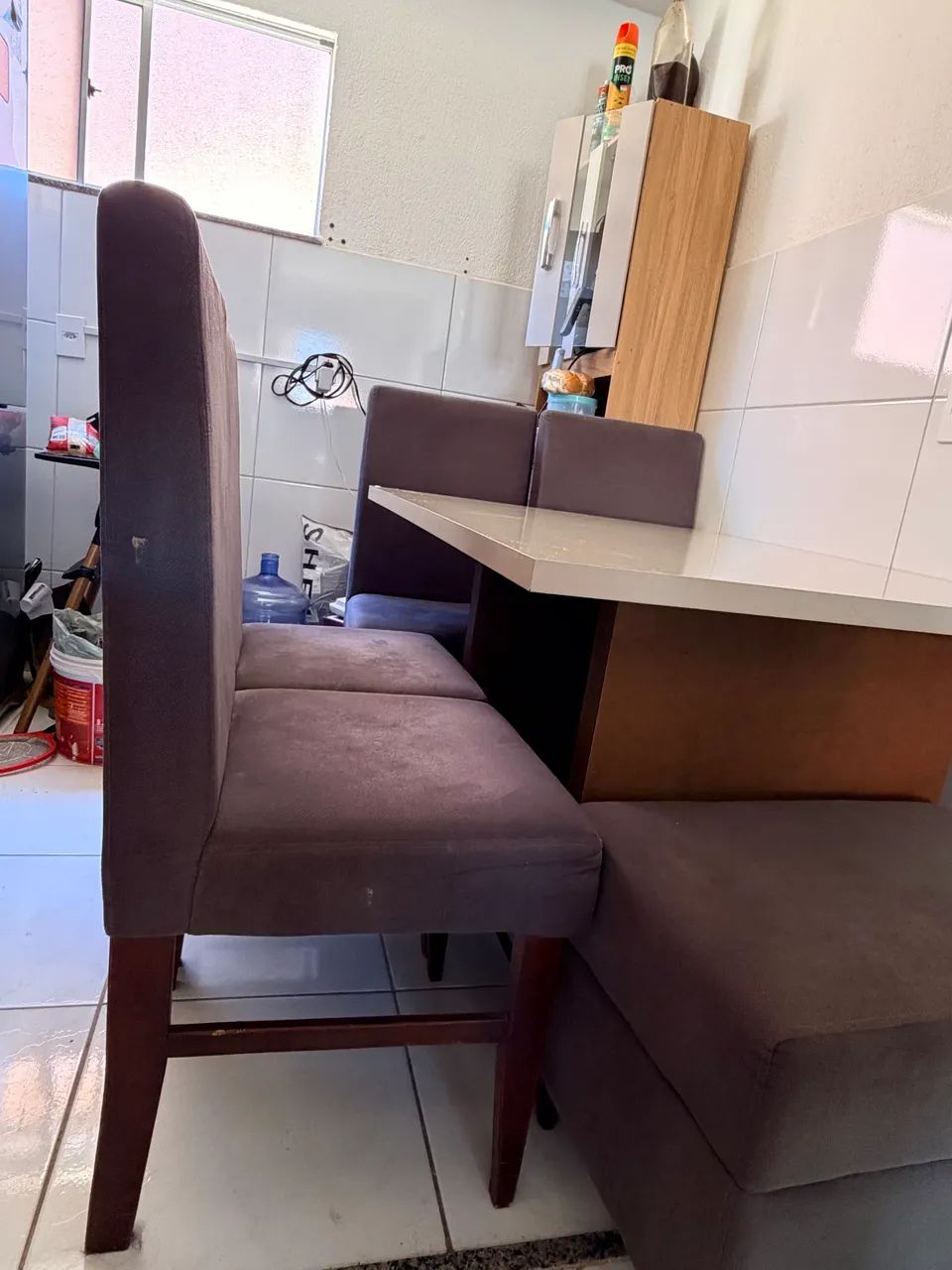 CONJUNTO DE MESA DE JANTAR COM 4 CADEIRA E UM PUFF - Foto 4