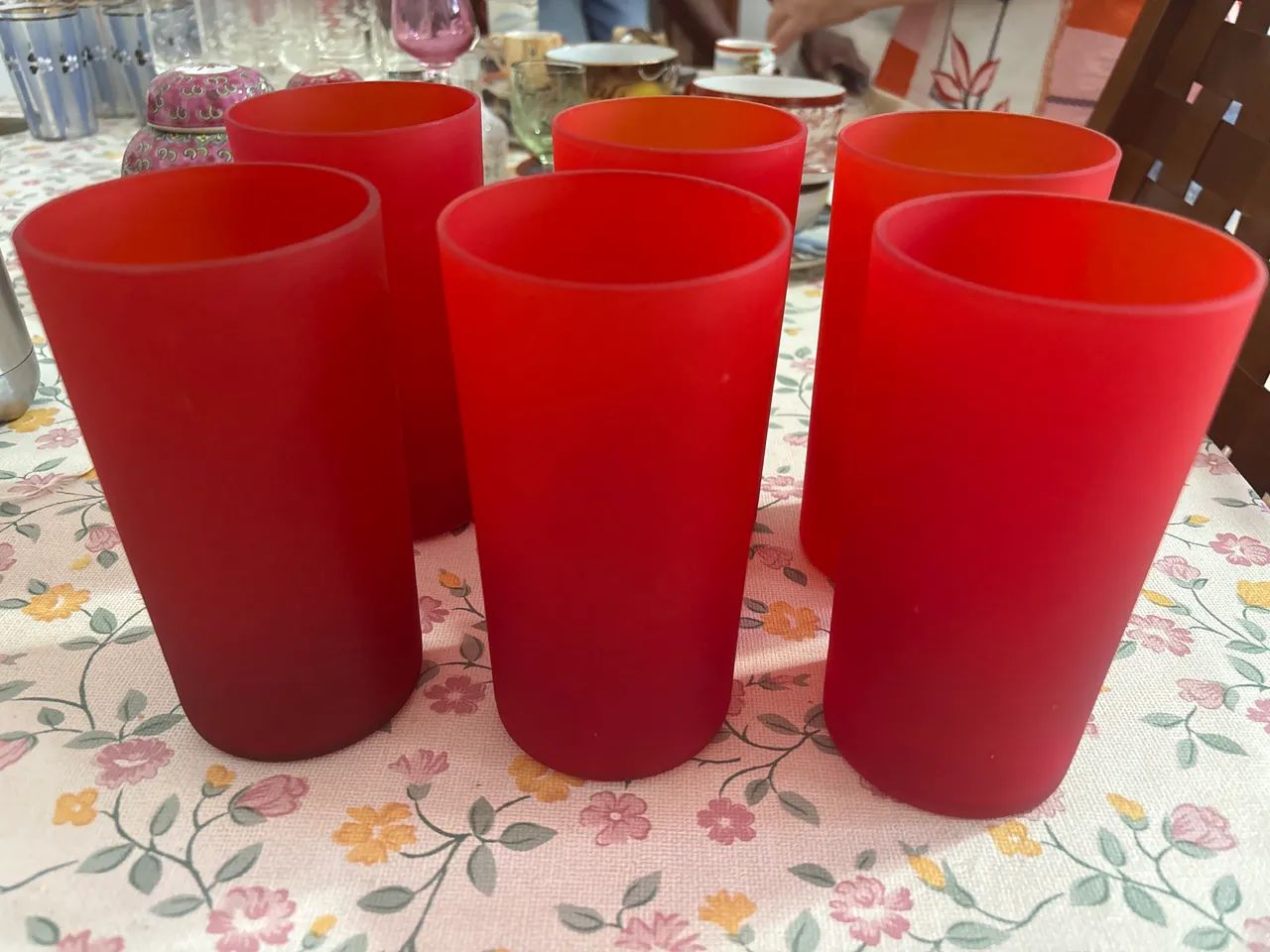 Copos de vidro vermelho