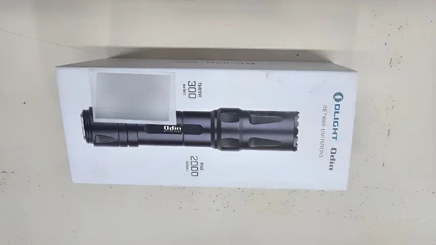 OLIGHT【ALDR-BK】 Lanterna Olight Odin 2000 Lúmens 300 Metros - Preta - Iluminação