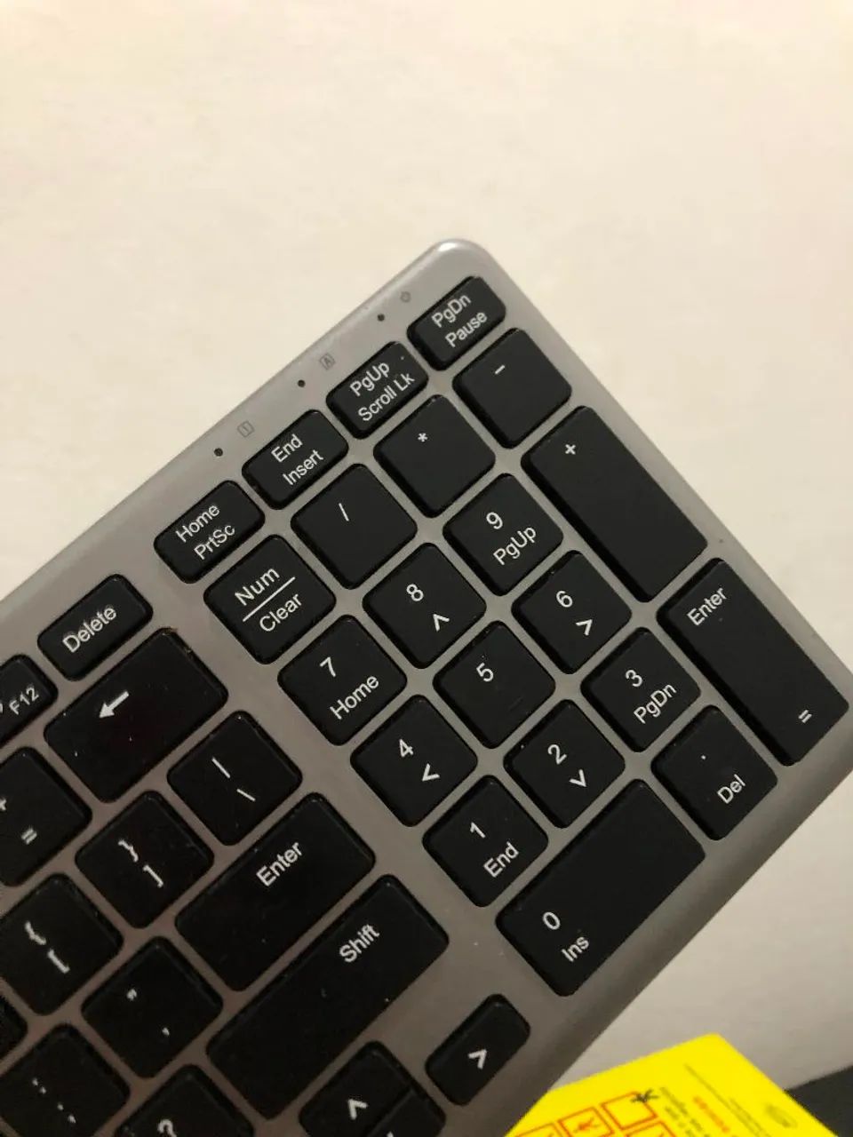 Teclado Bluetooth com Otima Costrução Usado - Foto 4