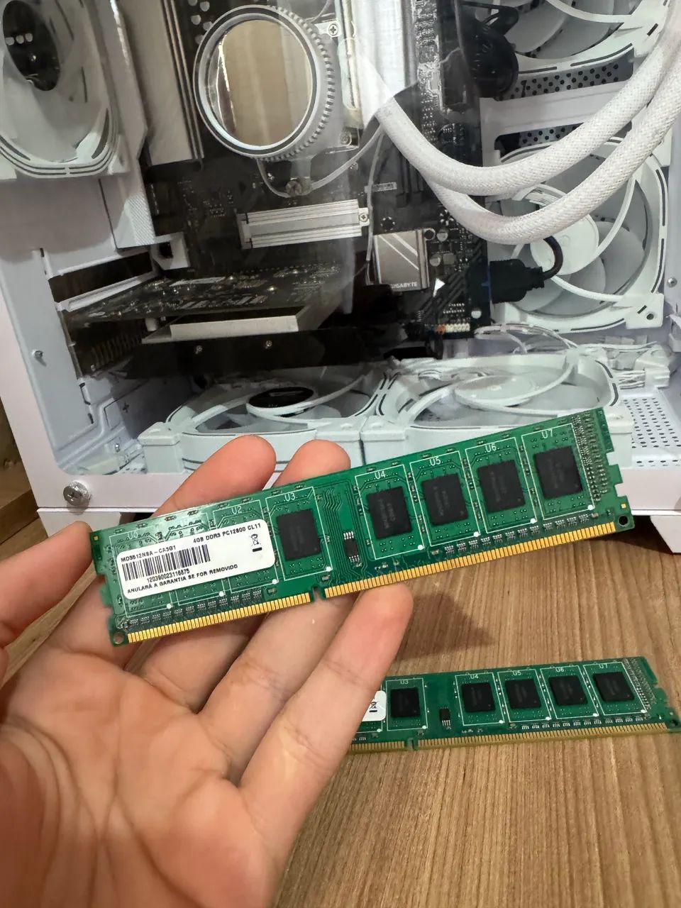 Kit Memória RAM 8GB (2x 4GB) DDR3 1600MHz