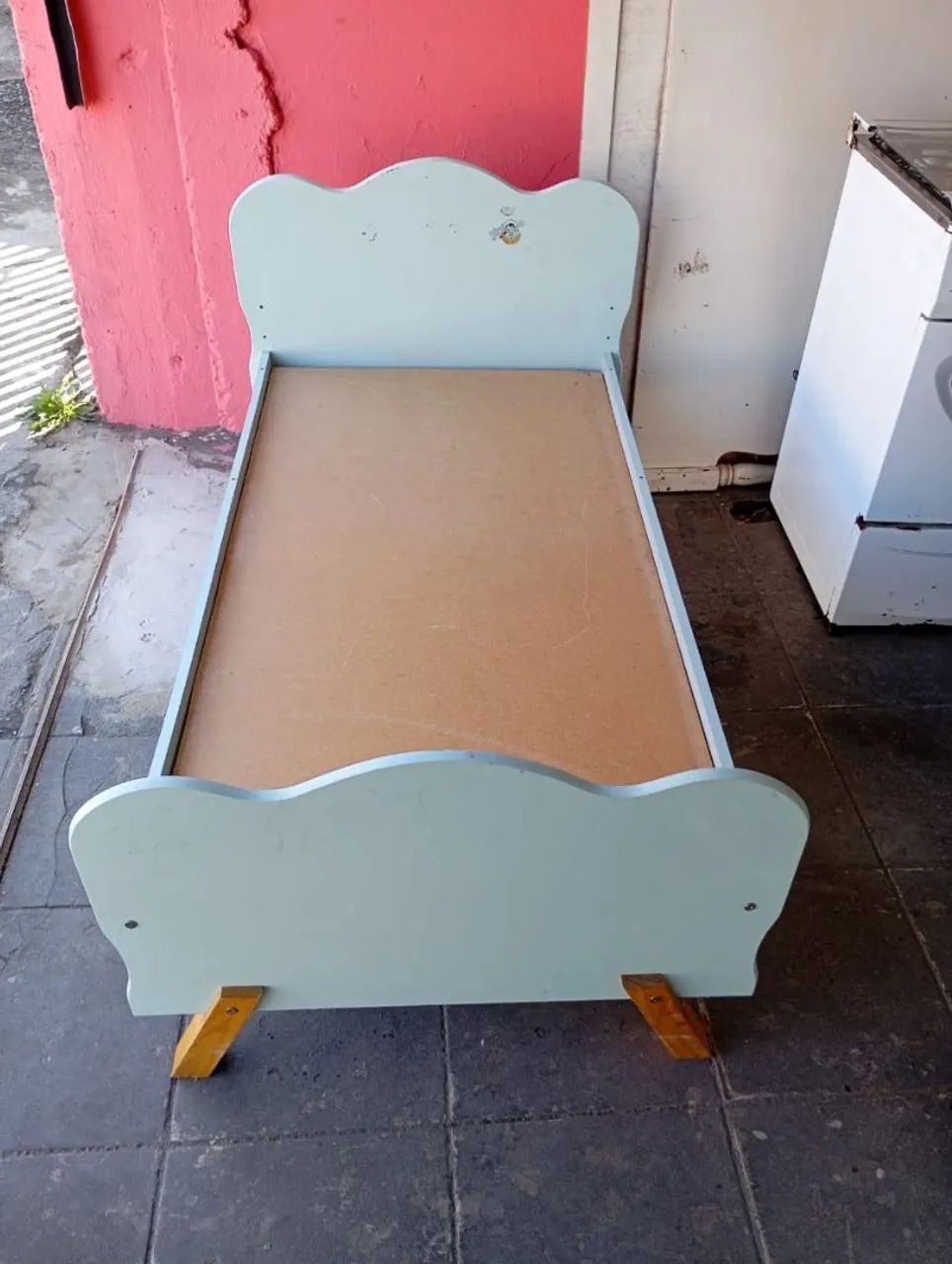 Mini cama sem colchão