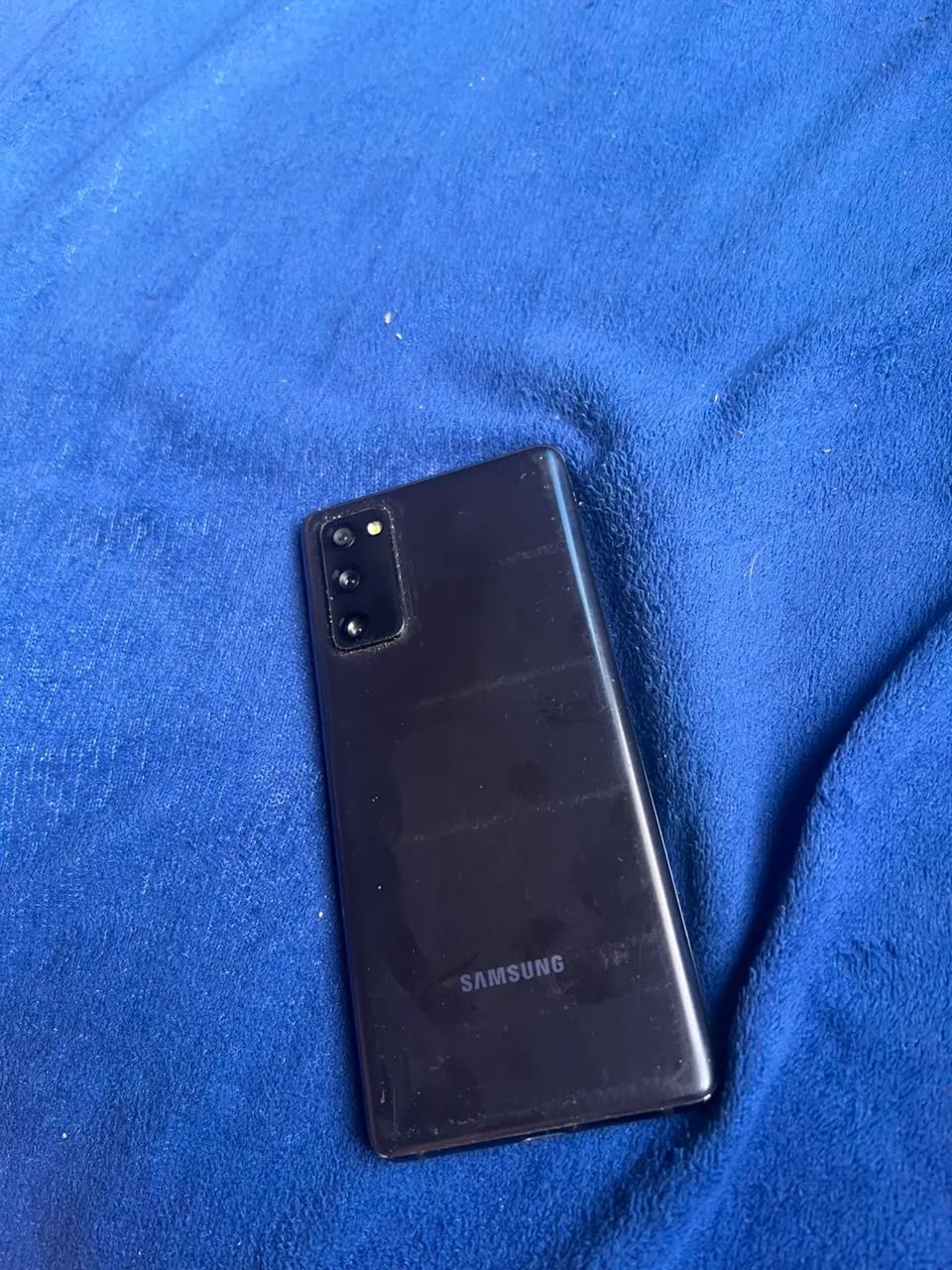 Celular à venda 