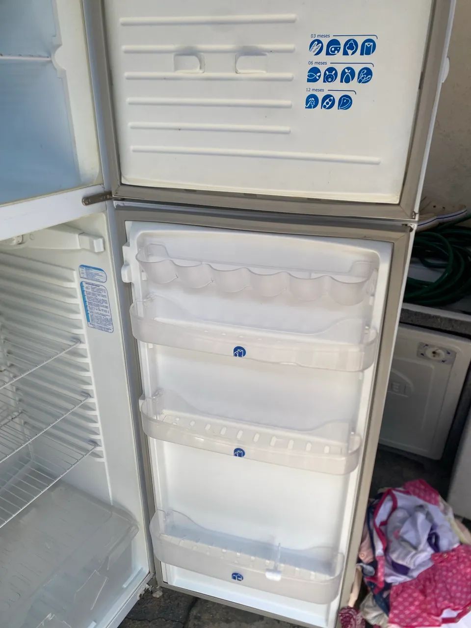 Vendo geladeira 110v - Foto 3