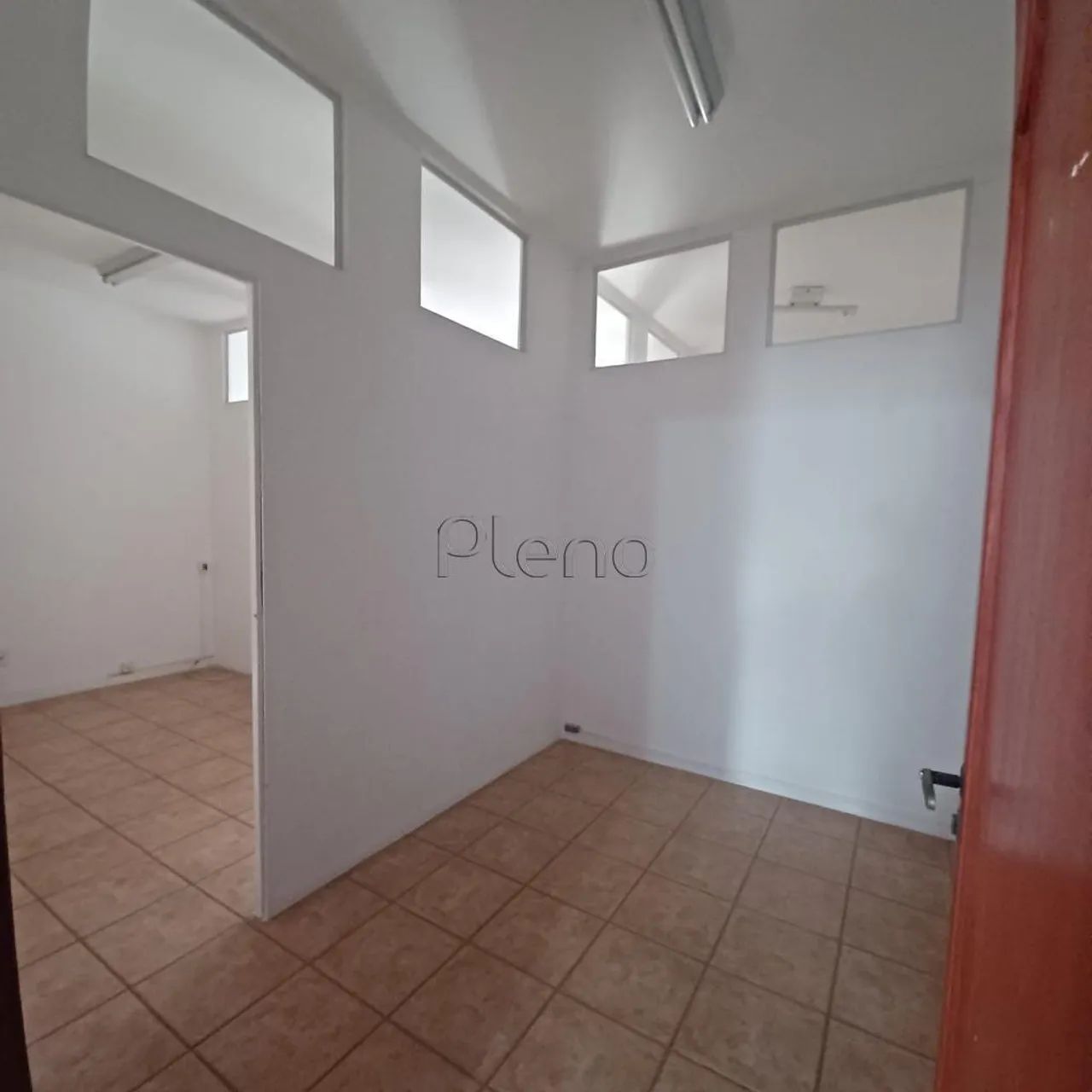 Sala para alugar em Valinhos, Vila Martina, com 50 m² - Foto 2