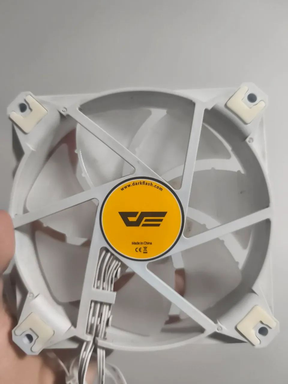 3 Fans Dark Flash brancas  - Foto 3
