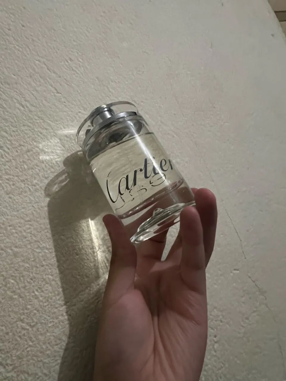 Perfume Cartier amadeirado