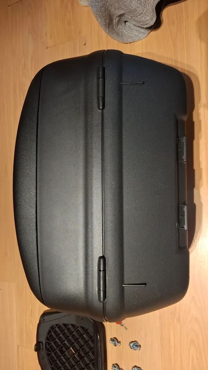 Baú Bauleto GIVI 47 litros - cabe 2 capacetes - Foto 3