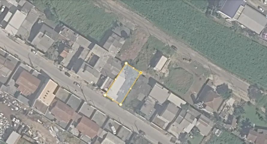 TERRENO NO ESPINHEIROS COM CASA - Foto 2