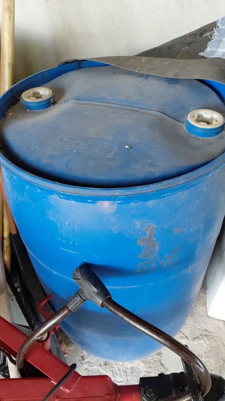 VENDO GALÃO DE 200 LITROS. - Foto 2