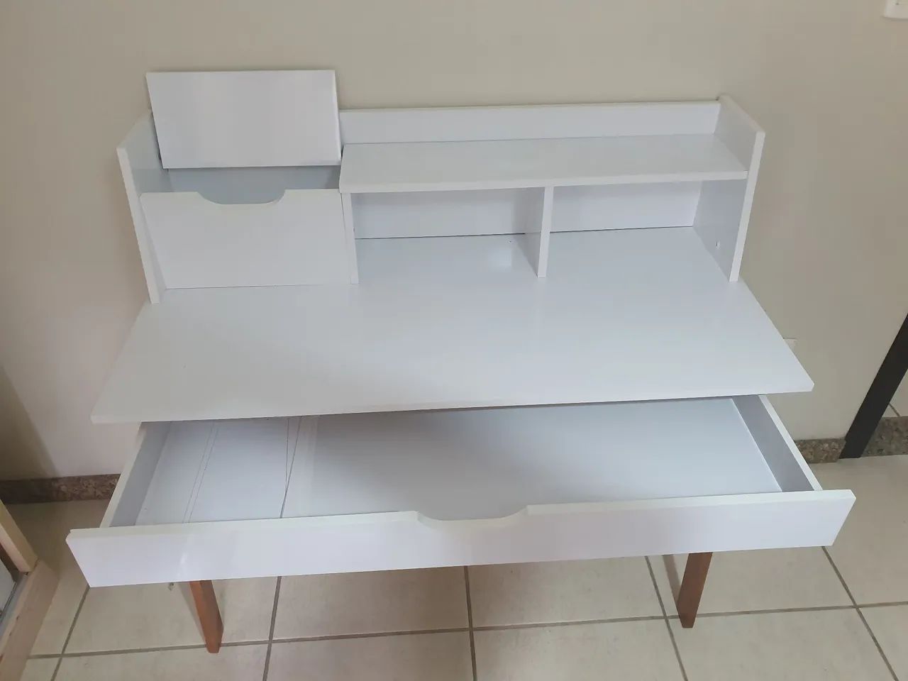 Vendo mesa de escrivaninha/penteadeira com nicho - Foto 3