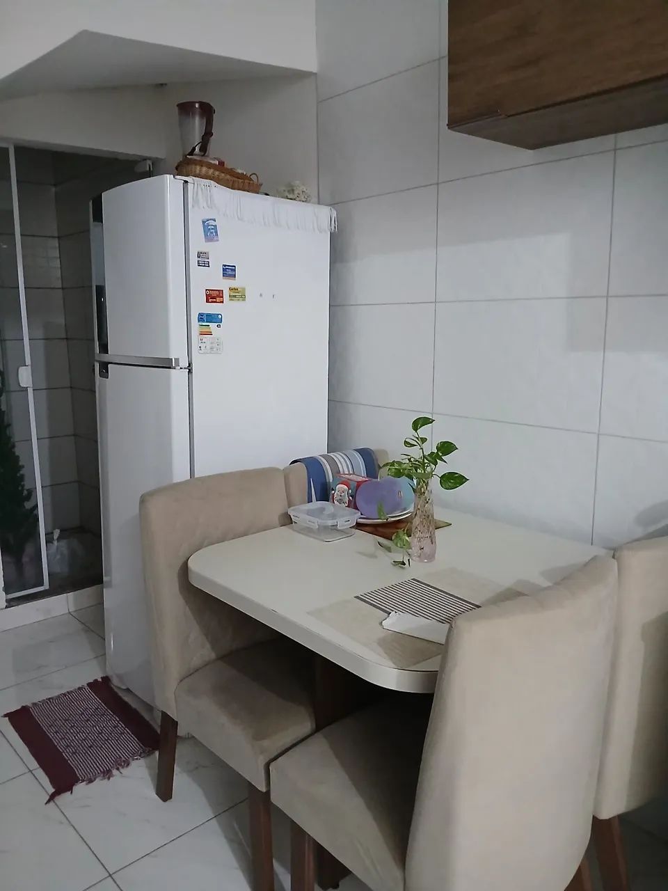 Mesa com 4 cadeiras 