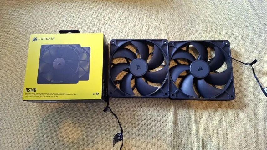 Kit com 2 Ventoinhas Corsair RS140, 140mm - Foto 3