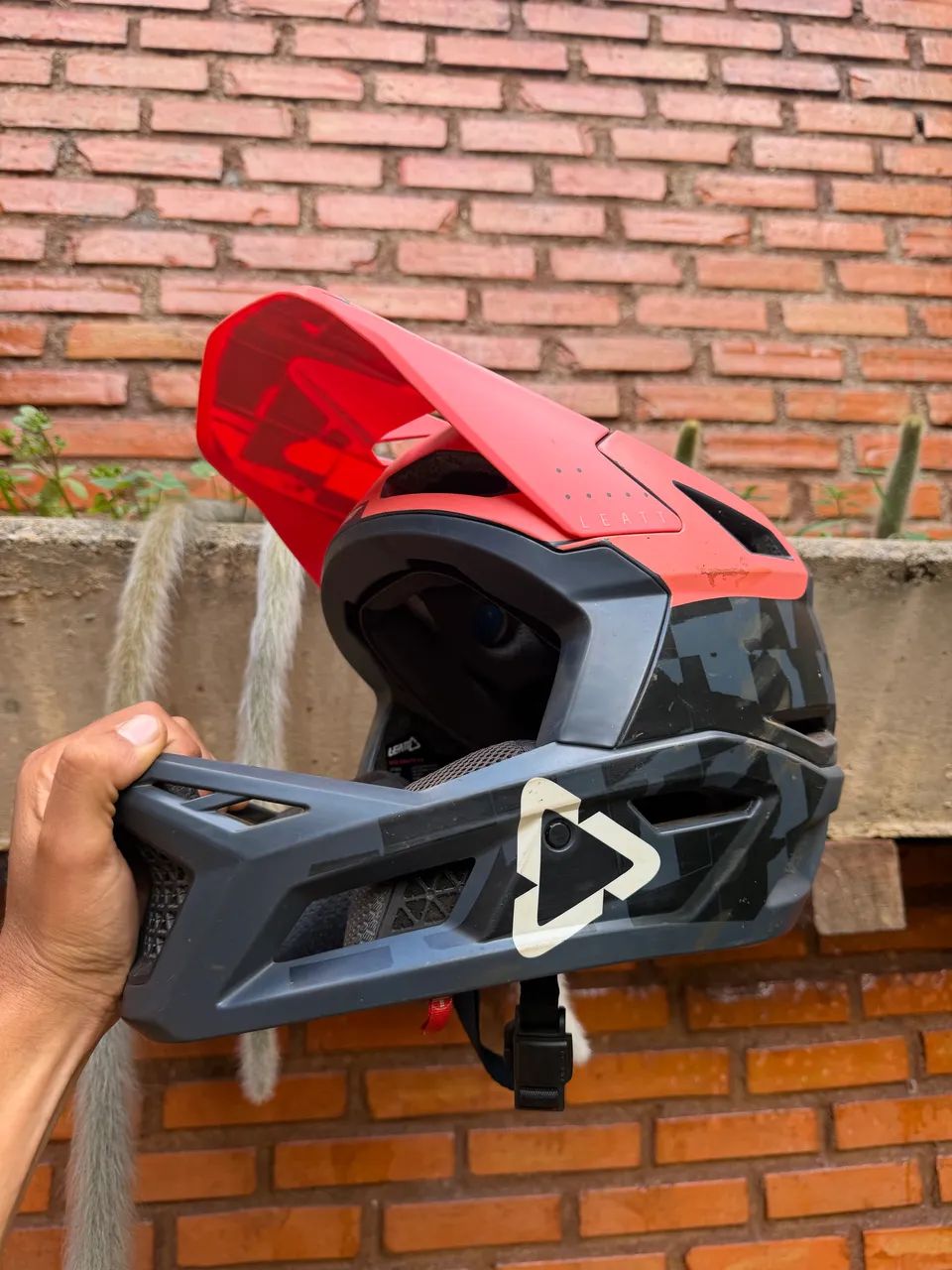 Capacete leat gravity 4.0