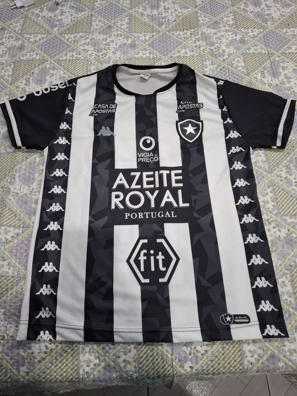 Vendo uma camisa do Botafogo e bonés 