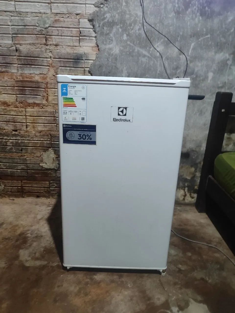 Frigobar Eletrolux 90 litros degelo 